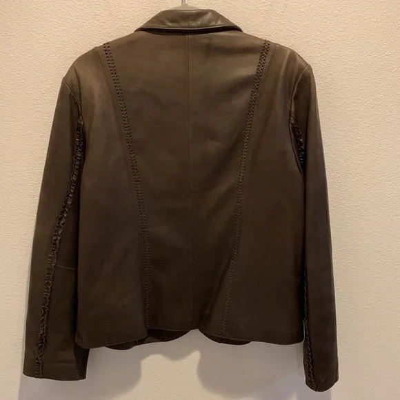 CHICO’s Womens Brown Leather Crop Length Jacket. Buttery Soft. Nice detail.​​​​​ - Picture 9 of 14
